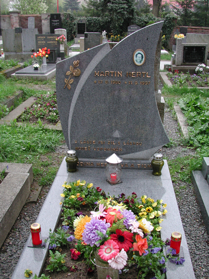 Frantiska Baliczek's grave.jpg 317.4K